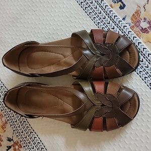 Tom McAn sandals